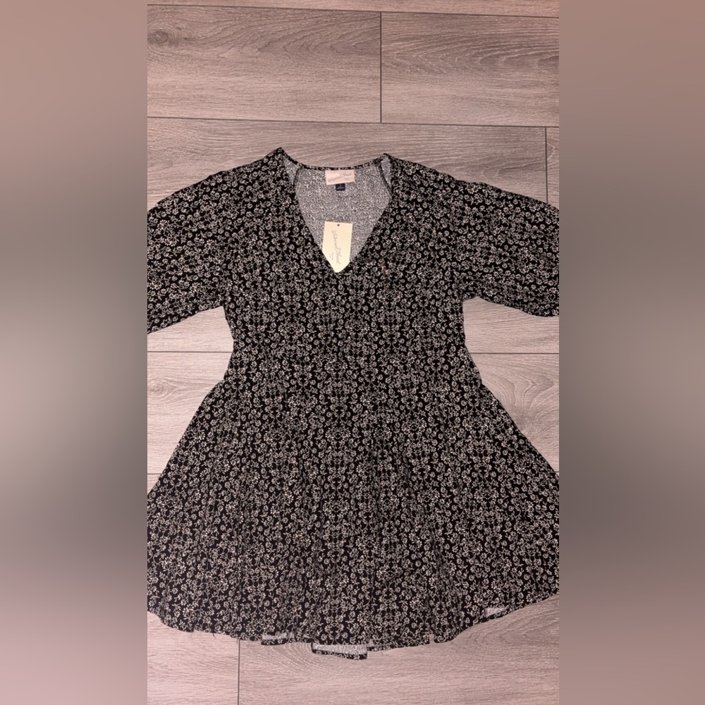Universal Thread Size Small Black & White Floral Mini Dress Vneck New W Tags!